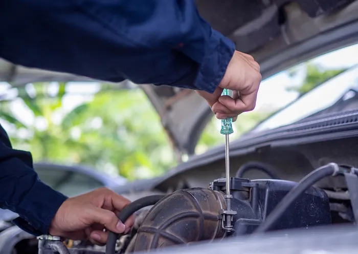 Who can choose a career as MOT Expert Technician?